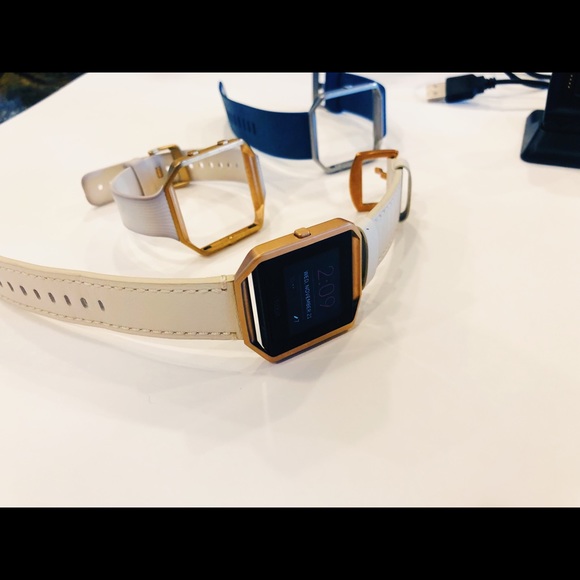 Fitbit Blaze (with heart rate) + bands and dock main image 5